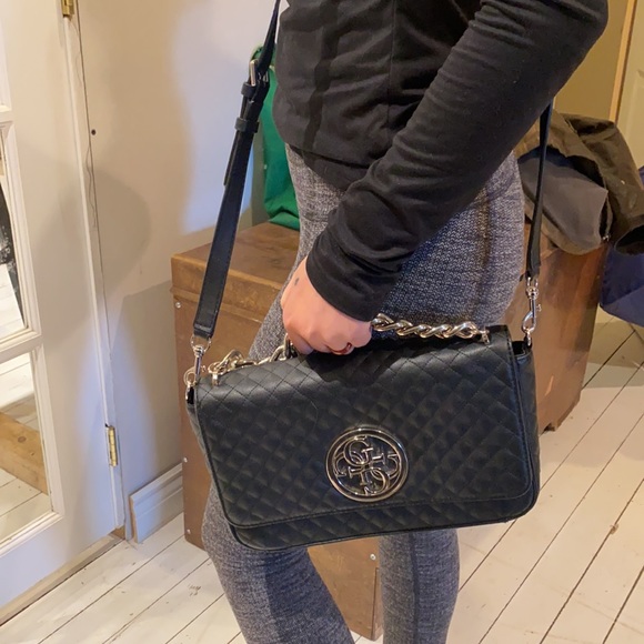 Cross Body Guess Purse - Picture 5 of 5